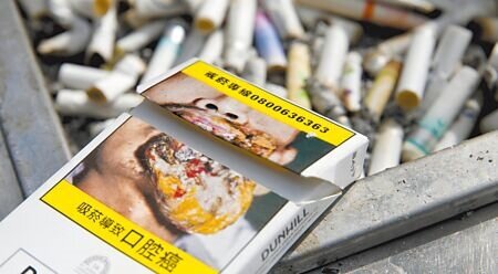 菸害防制法新法一周年,自3月22日起,菸盒圖文警示面積擴大為50%。(杜宜諳攝)(吸菸有害健康)
