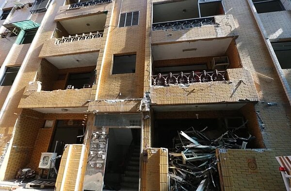 北市府推動都市更新多年,列管海砂屋共105件,此為2020年全家福社區海砂屋拆除。圖/聯合報系資料照