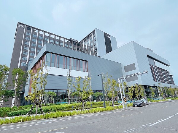 南山廣場預計今年開幕,將引入百貨公司、電影院等業者,吸引人潮湧入。圖/永慶房產集團提供