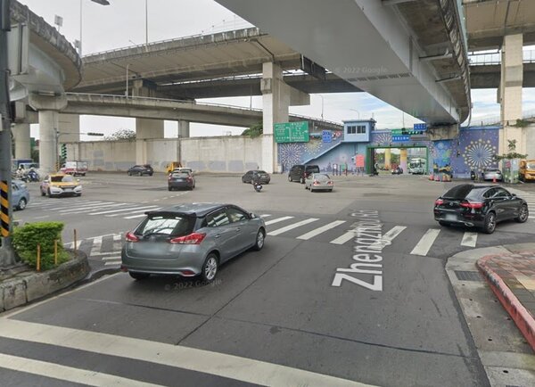 市民大道高架下環河北路匝道將於10月18日起試辦平日晚間17時至20時、禁止右轉管制。圖／擷取自Google Maps