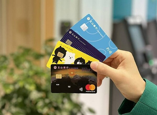暑假國人報復性出遊與購物效益，反映在國銀9月的刷卡金額上。中信銀、玉山銀分別刷出542億元、412億元的史上同期新高。圖／玉山銀行提供
