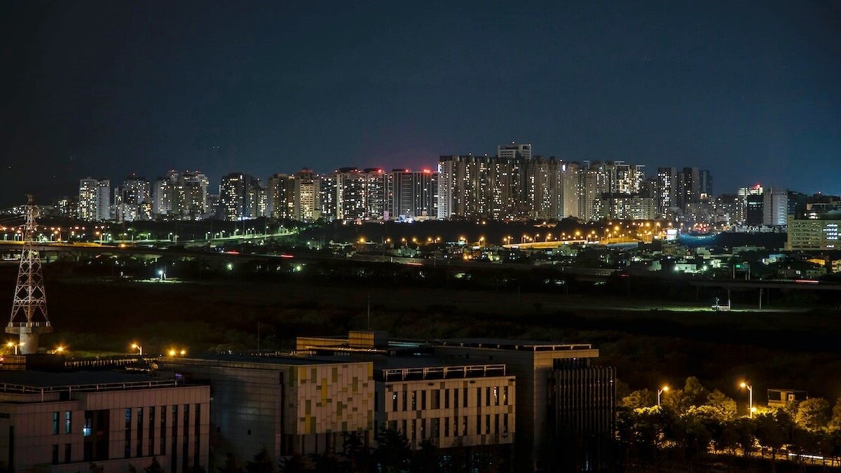 ▼原PO稱自己在新竹住了一年，但對於新竹的高物價和經常塞車很不適應。（示意圖／取自<a href="https://www.pexels.com/zh-tw/photo/8586716/"><span style="color:#000000;">Pexels</span></a>）