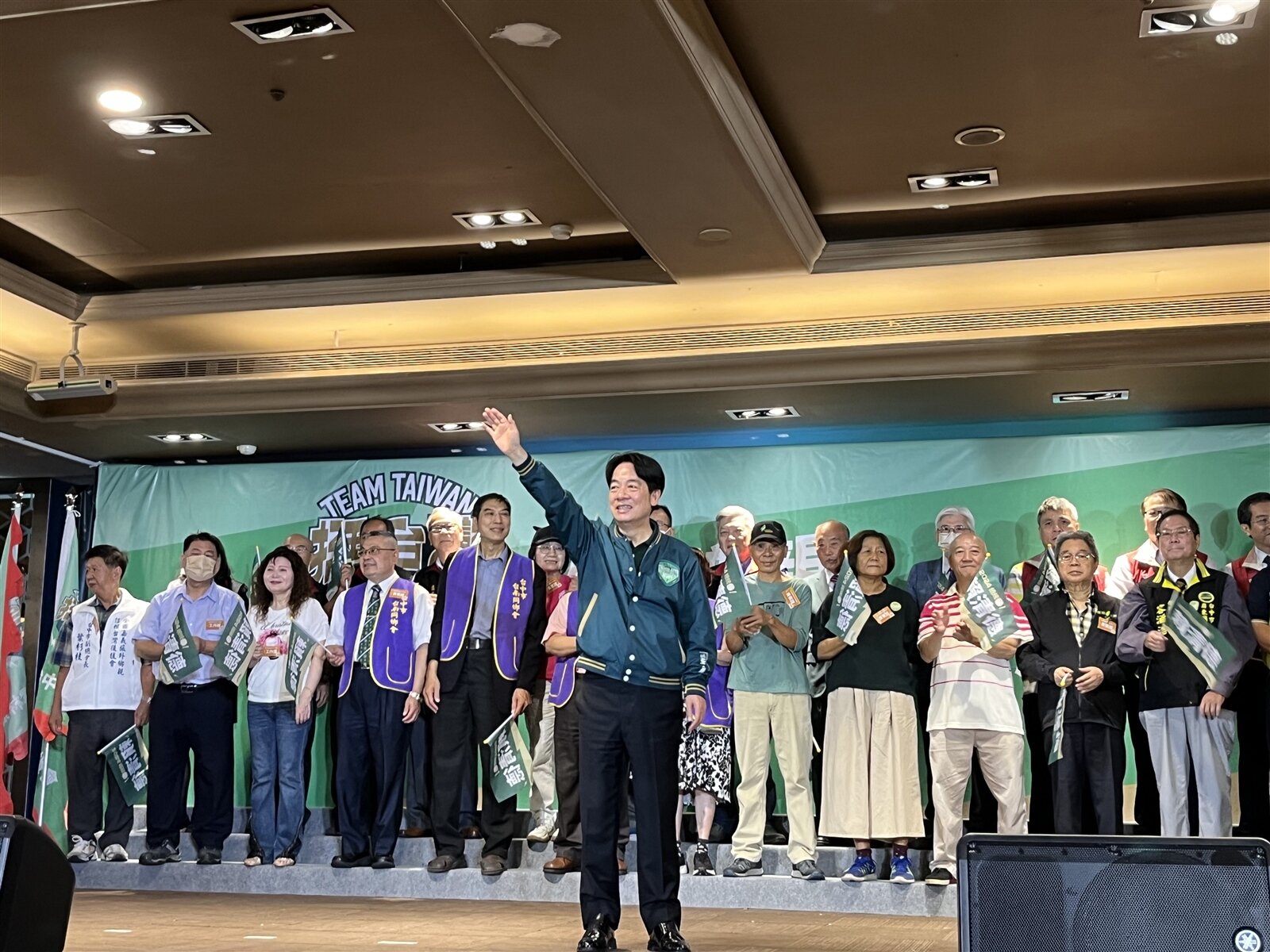 民進黨總統參選人賴清德批評台中市長盧秀燕更改台中捷運藍線路線，特別改到「有力人士」住家附近，「實在讓我們很失望」。記者余采瀅／攝影 