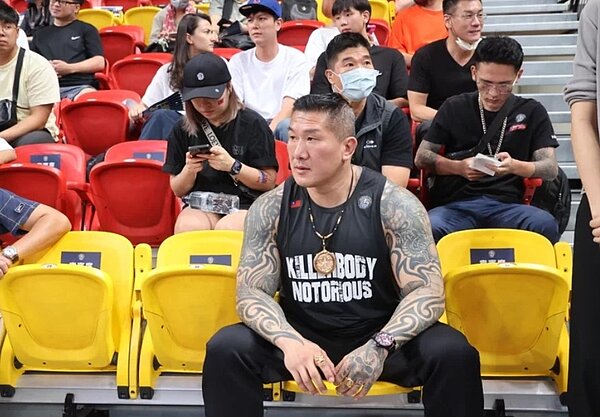 網紅「館長」陳之漢先前指稱《再生能源發展條例》通過新建物設置光電為貪汙,經濟部14日嚴正駁斥。圖/聯合報系資料照