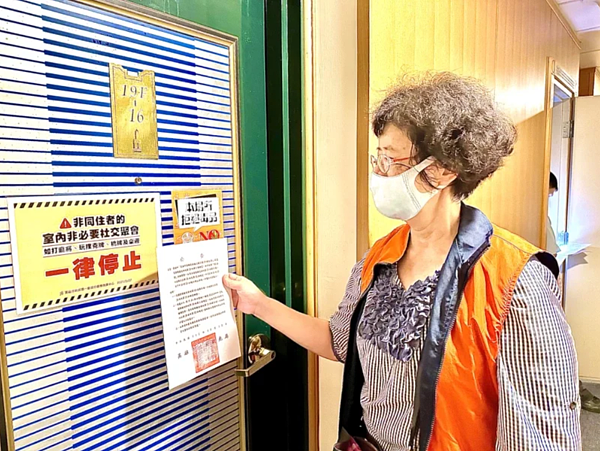 高市觀光局為整頓85大樓非法旅宿,針對一家斷水斷電,並張貼公告警示。記者王昭月/翻攝
