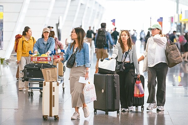 旅宿房價已逾疫情前水準，不少國人寧可出國旅遊，加上外籍觀光客恢復慢，產業又缺工，使觀光、一般旅館住用率比疫情前低。記者季相儒／攝影 