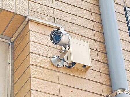 警方辦案常仰賴監視器協助,但新北市警方自建監視器僅約2萬8000支,高達66%須靠民眾提供,新北市議員黃心華擔心成為治安漏洞,要求警察局改善。(本報資料照片)