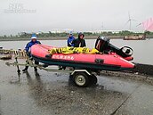 康芮颱風籠罩　彰濱河道疑現浮屍！