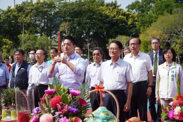 台北市長蔣萬安及新北市副市長陳純敬主典開工祝禱。新北市捷運局提供
