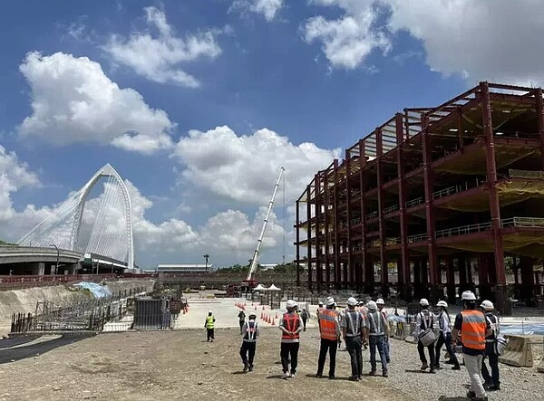 台中水湳轉運中心工程進度已達五成，是否要設置銜接國道專用道，地方有歧見，中央已核撥評估經費，地方希望早日辦理評估作業。圖／台中市政府提供
