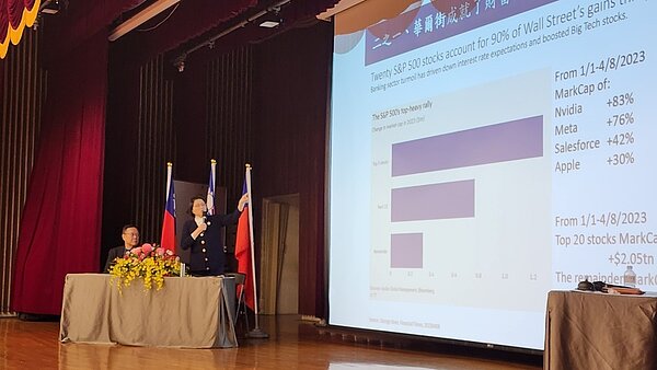 藍天行動聯盟主席武之璋出席「回顧1949:遷台外省族群對台灣的犧牲與貢獻」講座。圖/高雄市國軍眷村文化發展協會提供