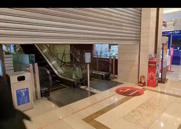 為確保百貨賣場週年慶期間市民消費環境安全,北市建管處自112年10月16日起,針對臺北市大型百貨公司及賣場進行無預警的動態公共安全聯合檢查。圖/北市建管處提供