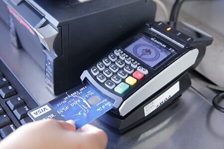 
國人9月信用卡刷卡金額首度突破3,000億，達3,178億元，創歷年9月新高，主要是報復性出遊、中秋連假等旅遊與消費大幅成長。圖∕本報資料照片
