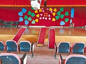 站梯倒塌　東湖國小合唱團10童送醫