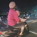 婦讓女童操控機車竄鬧區　警將重罰