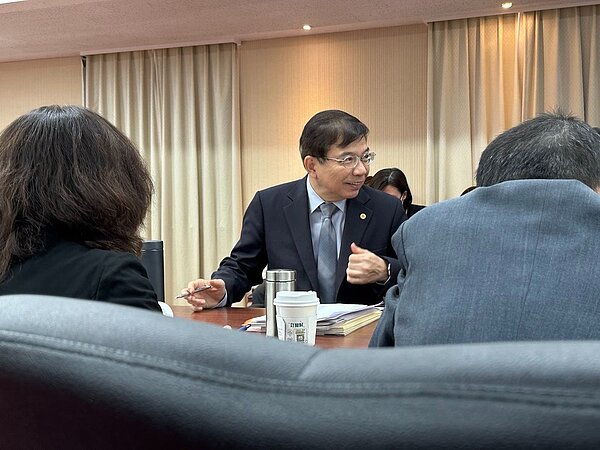 針對中國大陸團客何時能來台,交通部長王國材(中)說,交通部一直努力,積極處理也釋出善意。圖/聯合報系資料照片