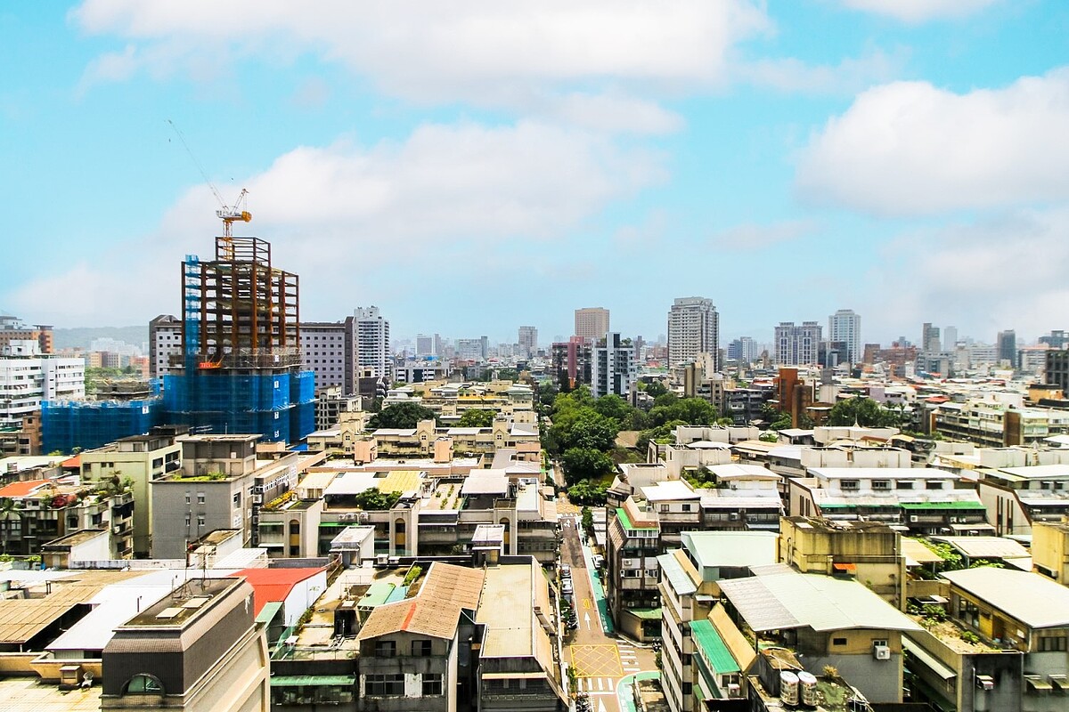 憑藉著交通便利、文教資源豐富等地理優勢,大安區即使平均單價直逼百萬,仍吸引眾多民眾入主,入榜雙北地區中古屋交易量第10名。永慶房屋提供