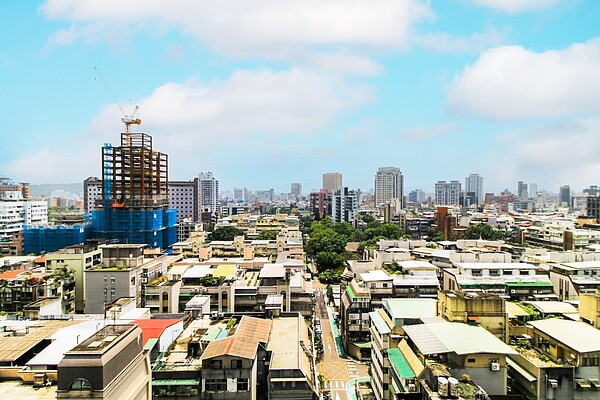 憑藉著交通便利、文教資源豐富等地理優勢,大安區即使平均單價直逼百萬,仍吸引眾多民眾入主,入榜雙北地區中古屋交易量第10名。永慶房屋提供