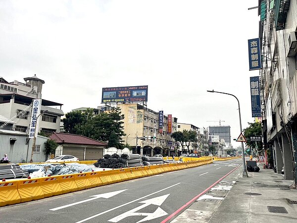 大順陸橋道路平面化後,周邊住宅近年房價漲幅高達92.7%。圖/台灣房屋愛河之心加盟店