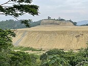 整座山頭被挖空！台南龍崎再揪大型山坡地違規開發　地主是同一人