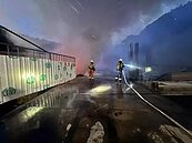 桃園龜山工地火警！地下室「堆滿木棧板」　火勢瞬間延燒