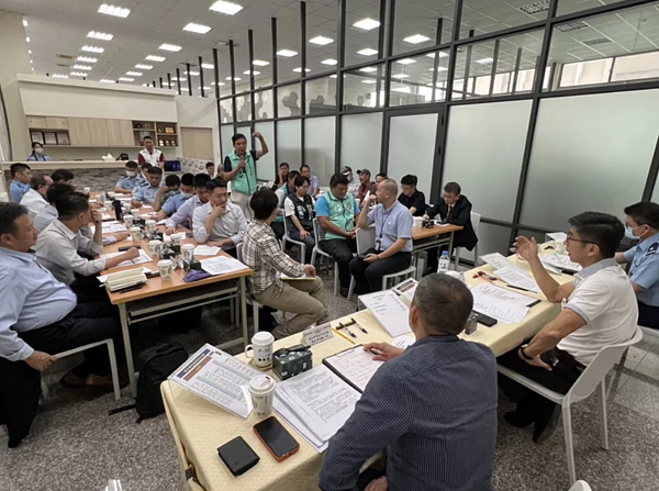屏東機場噪音補償金驟減惹民怨,立委鍾佳濱今邀集相關單位召開「空軍屏東基地噪音補助座談會」,會議上砲聲隆隆,地方要求提高補償金、簡化領取程序及國防部應撥地興建地方活動中心。圖/立委鍾佳濱辦公室提供