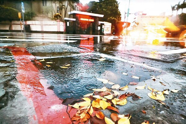 近年多次暴雨,時雨量超過北市下水道排水容量,市長蔣萬安拍板要把排水容量從現有78.8毫米,提高至88.8毫米。記者曾原信/攝影