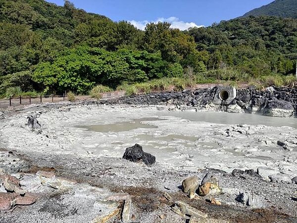 陽明前山溫泉公共浴室再度因水源不足,導致水溫不夠必須暫停開放。台北市政府提供