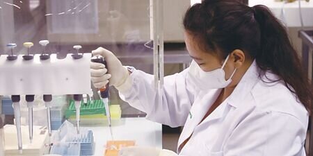 癌症新藥基金是獨立於健保總額之外的經費,來源為公務預算與藥廠投入,廠商可自行決定是否加入。圖∕本報資料照片