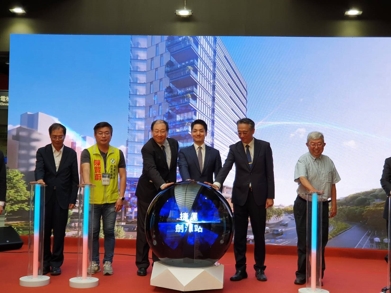 台北市長蔣萬安(中)到場主持記者會。記者邱書昱/攝影