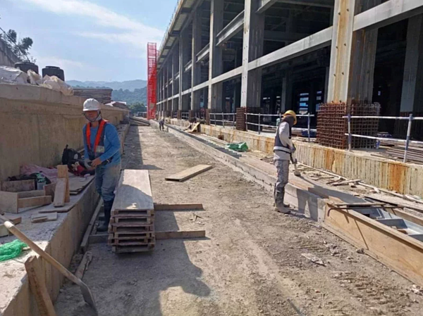 捷運萬大線第一期工程施工路線為中和、土城交通要道,目前施工進度為七成。圖/新北捷運局提供