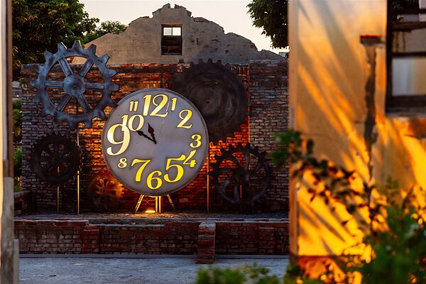 遺構公園結合藝術裝置與光影變化。圖/文化處提供