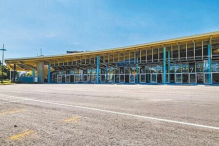 宜蘭轉運站從2020年9月原地重建,新轉運站將在10月28日啟用,圖為新轉運站月台照片。(李忠一攝)