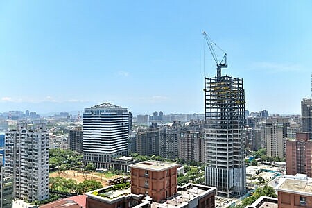 國泰金控20日公布調查結果,民眾10月對房價上漲的預期較半年前還強,58.4%民眾預期,未來半年其居住地住宅價格漲幅超過3%。圖∕本報資料照片