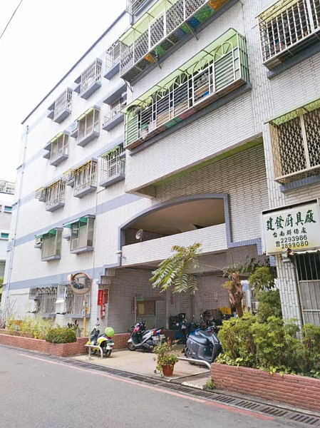 台南安平二期國宅海砂屋都更,可望在明年拆除重建。圖/台南市都發局提供