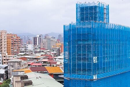 
立法院預算中心指出，房市呈現量縮、稅額也受到影響、房價卻不跌，應該繼續檢討稅制，才能實現居住正義的政策目的。（黃世麒攝）
