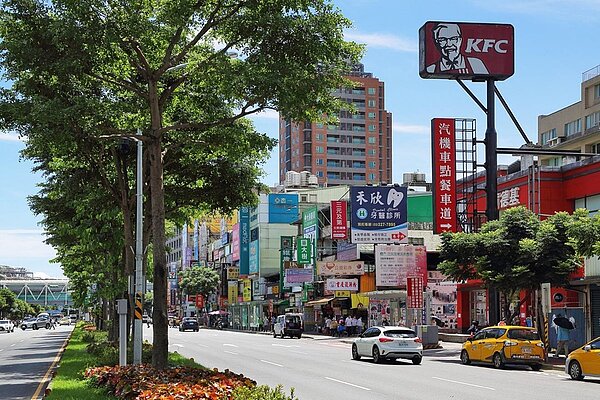 「富宇天玥」不但近樂善國小生活圈及舊市區,也可就近享受A8長庚醫院商圈機能。圖/富宇天玥提供