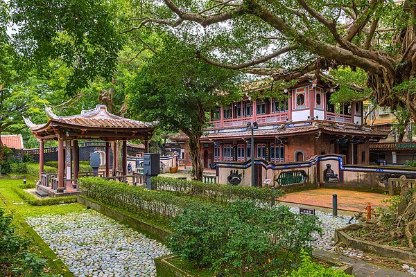 板橋國定古蹟「林本源園邸」,憑藉建築設計與氛圍,切合時代劇場景需求。圖/新聞局提供