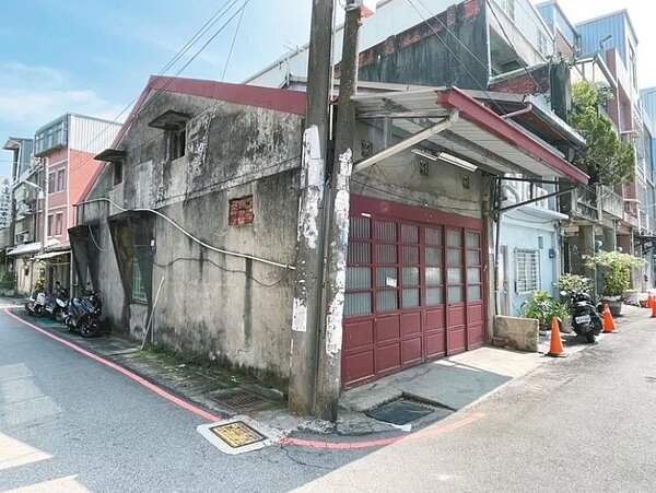 沒有使照的老屋無法申請接水接電,桃市府上周修法解套。圖/桃園市建管處提供