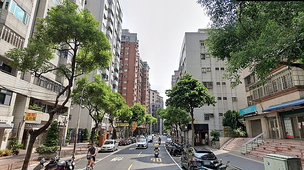 到底誰在買?這區住宅竟出現「瘋狂交易」 在地人直呼不可思議 徐新皓店長分享近期的「瘋狂交易」,土城舊市區一個社區大樓,竟出現成交單價6字頭的行情!