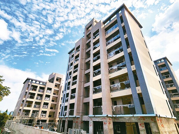 南投縣第1期青年住宅下月完工,縣府表示,將依市價打8折讓售,最快明年2月抽籤。記者賴香珊/攝影