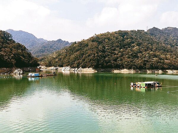 桃園市觀旅局明年將成立觀光基金會,議員質疑規避審查預算,局長周柏吟澄清,是要減輕市庫壓力。圖為石門水庫/聯合報系資料照片