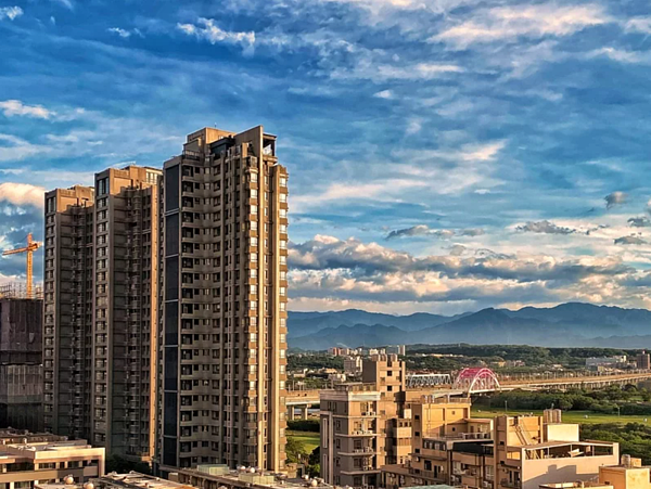 竹北東興國小近水岸豪宅區，入學門檻高。圖／台灣房屋提供