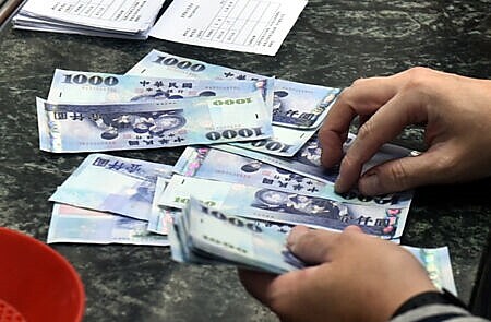 升息循環下,高利率環境將維持更長、更久,公股銀行現在更看重客戶的貢獻度。圖∕本報資料照片