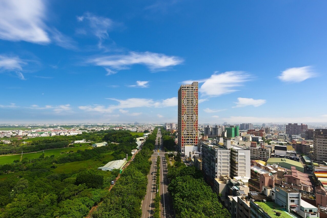 ▼嘉義福容voco酒店樓高136公尺,共33層樓,為嘉義第一高樓。(圖/<a href="https://www.fullon-hotels.com.tw/tw/" data-cke-saved-href="https://www.fullon-hotels.com.tw/tw/" target="_blank"><span style="color:#000000;">福容大飯店</span></a>提供)