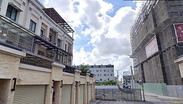 台南「這區」大樓新案2字頭!民眾「暴動」、評價曝光 管清智指出,台南區域房市進入修正期,新案2字頭房價相當吸引人,安南區就有這樣的案子,引起民眾熱烈討論。圖/google map