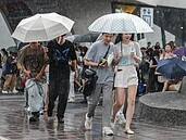 明天東北季風增強　周末水氣多、新竹以南午後降雨明顯