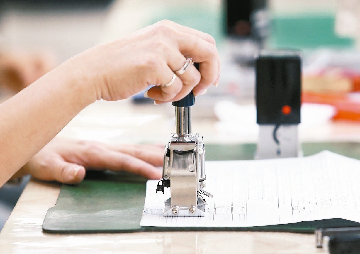 網友二伯搶走爺爺存摺證件,不肯交出遺產。圖/聯合報系資料照