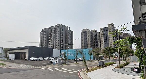 2字頭!台中清水新案熱 房價實惠、買到坪數更大 永慶房產集團根據實價登錄資料彙整,今年全台十大預售熱銷建案的交易價量,台中清水區的「櫻花市鎮之櫻」平均單價僅2字頭,受首購、小家庭青睞。圖/google map