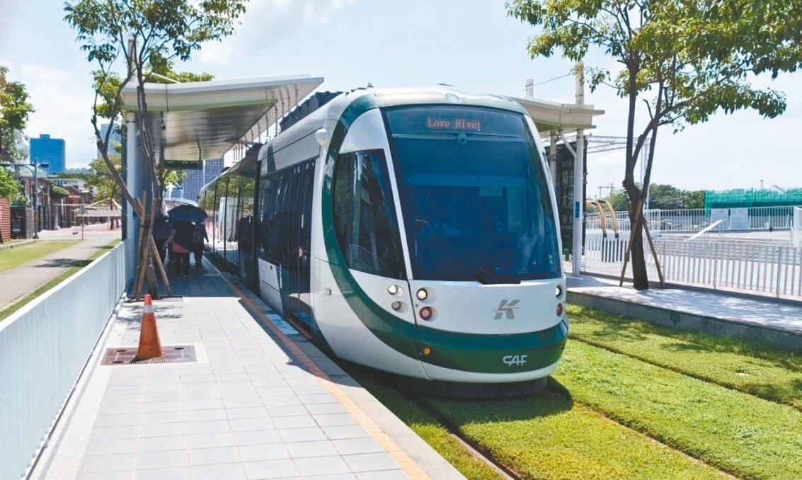 高雄成圓路網預計自明年元旦起營運。 記者卜敏正/攝影